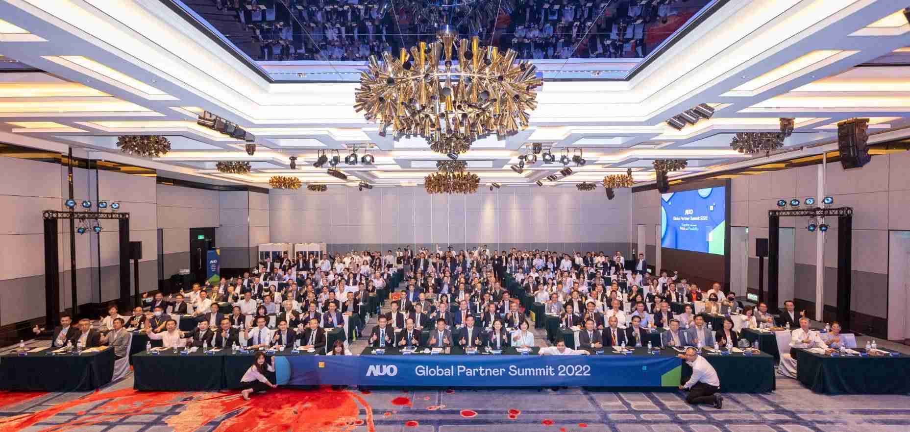 友達推動「安心、、、、創新、、、、用心、、同心、、盡心」五星職旅，，，，為菲籍員工打造全方位照護，，首度贏得「人權實踐與發展領袖獎」殊榮